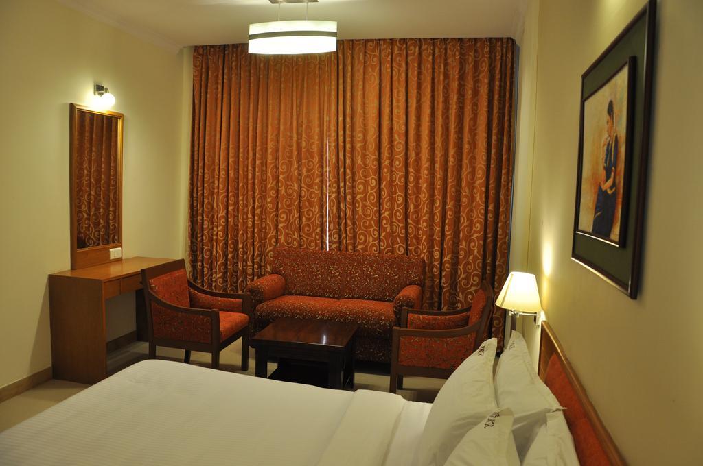 Bkr Grand Hotel Chennai Room photo